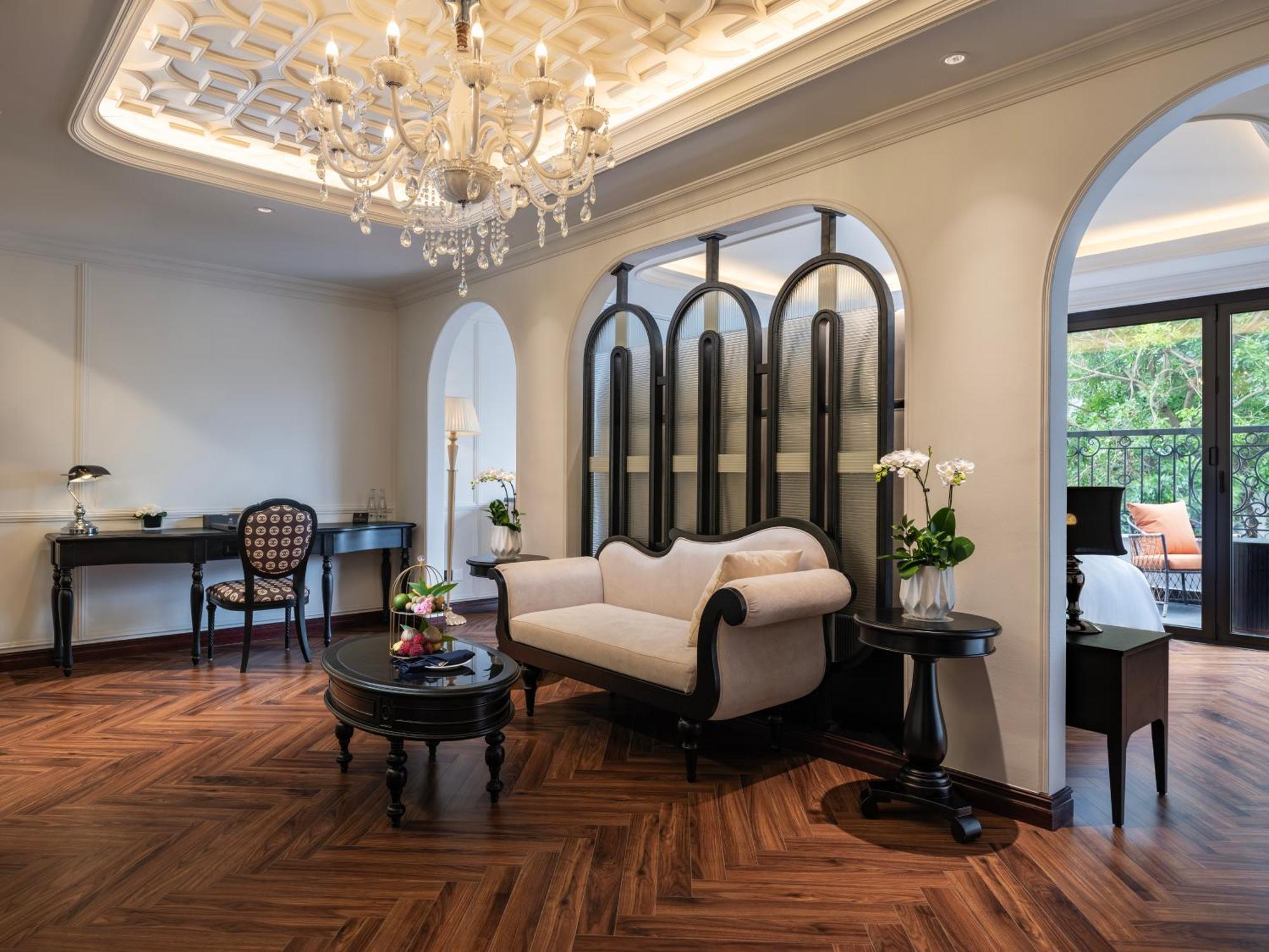 Grand Hotel Du Lac هانوي المظهر الخارجي الصورة The living room of a suite at the Mandarin Oriental, Bangkok