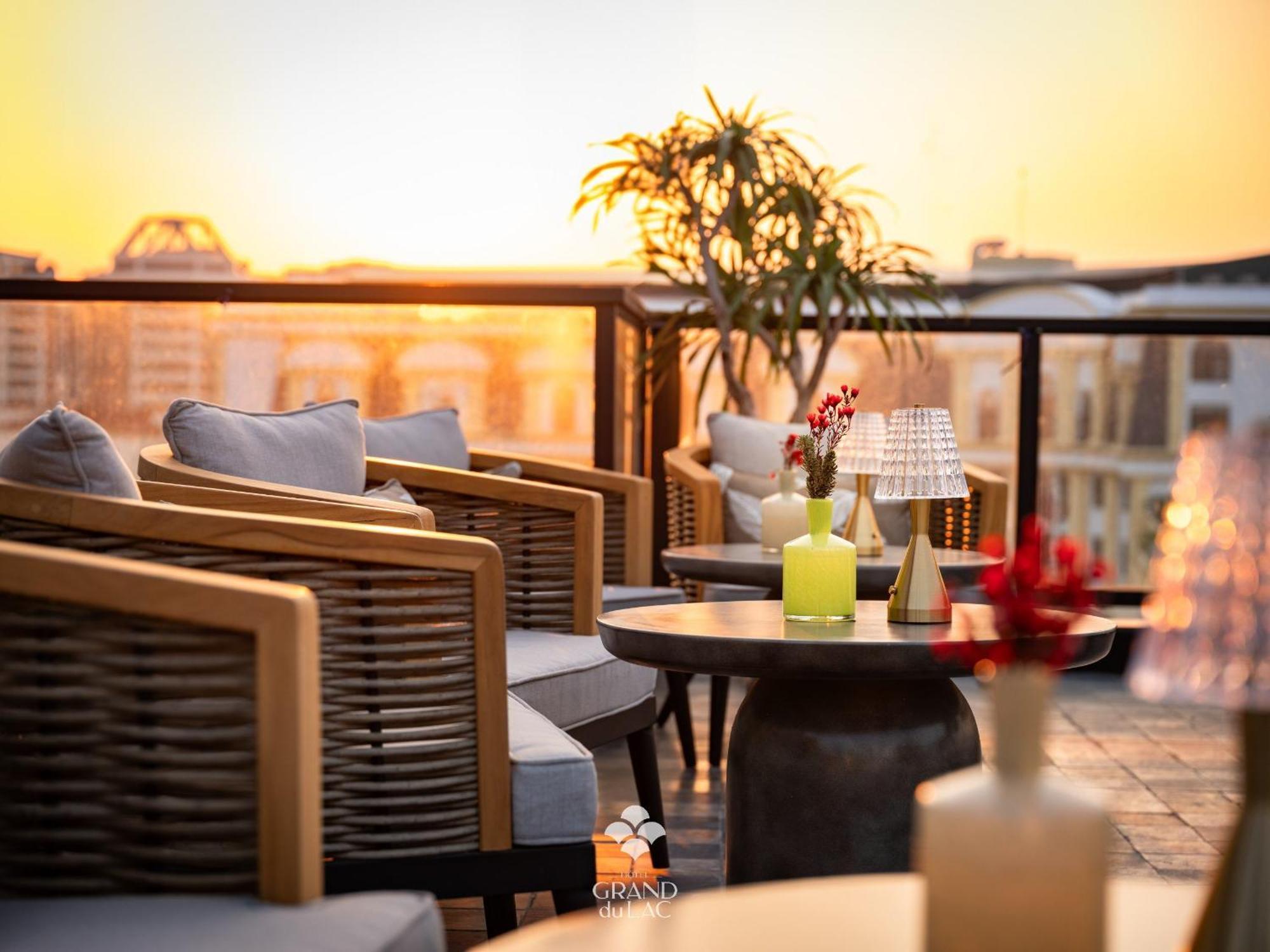 Grand Hotel Du Lac هانوي المظهر الخارجي الصورة The Terrace at the Hotel