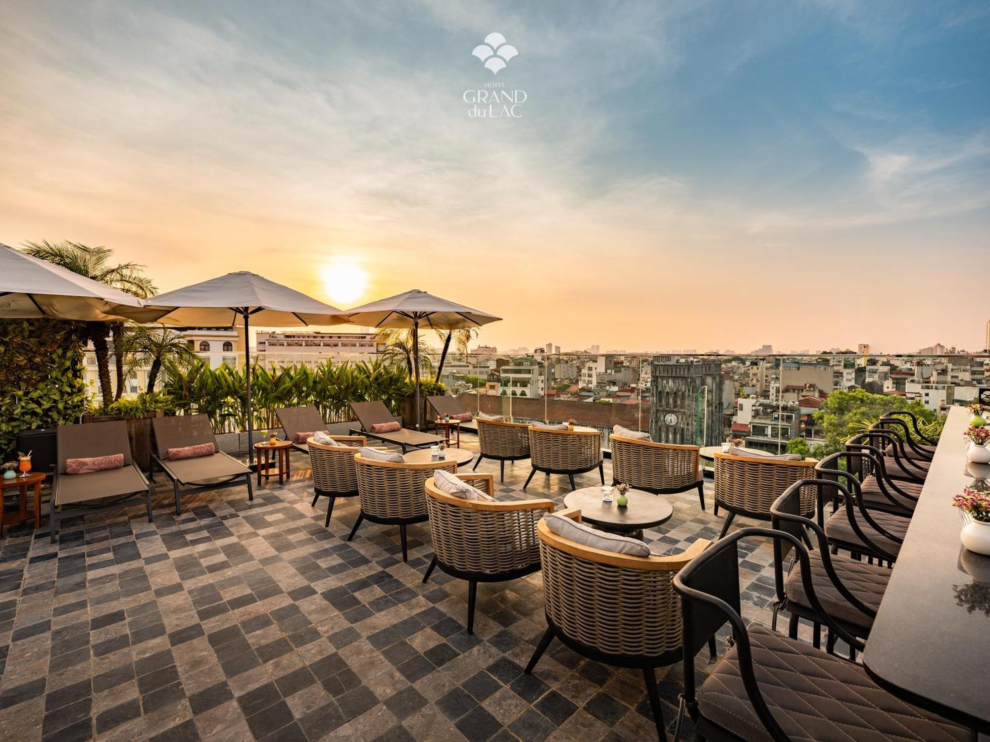 Grand Hotel Du Lac هانوي المظهر الخارجي الصورة The 1980s rooftop bar